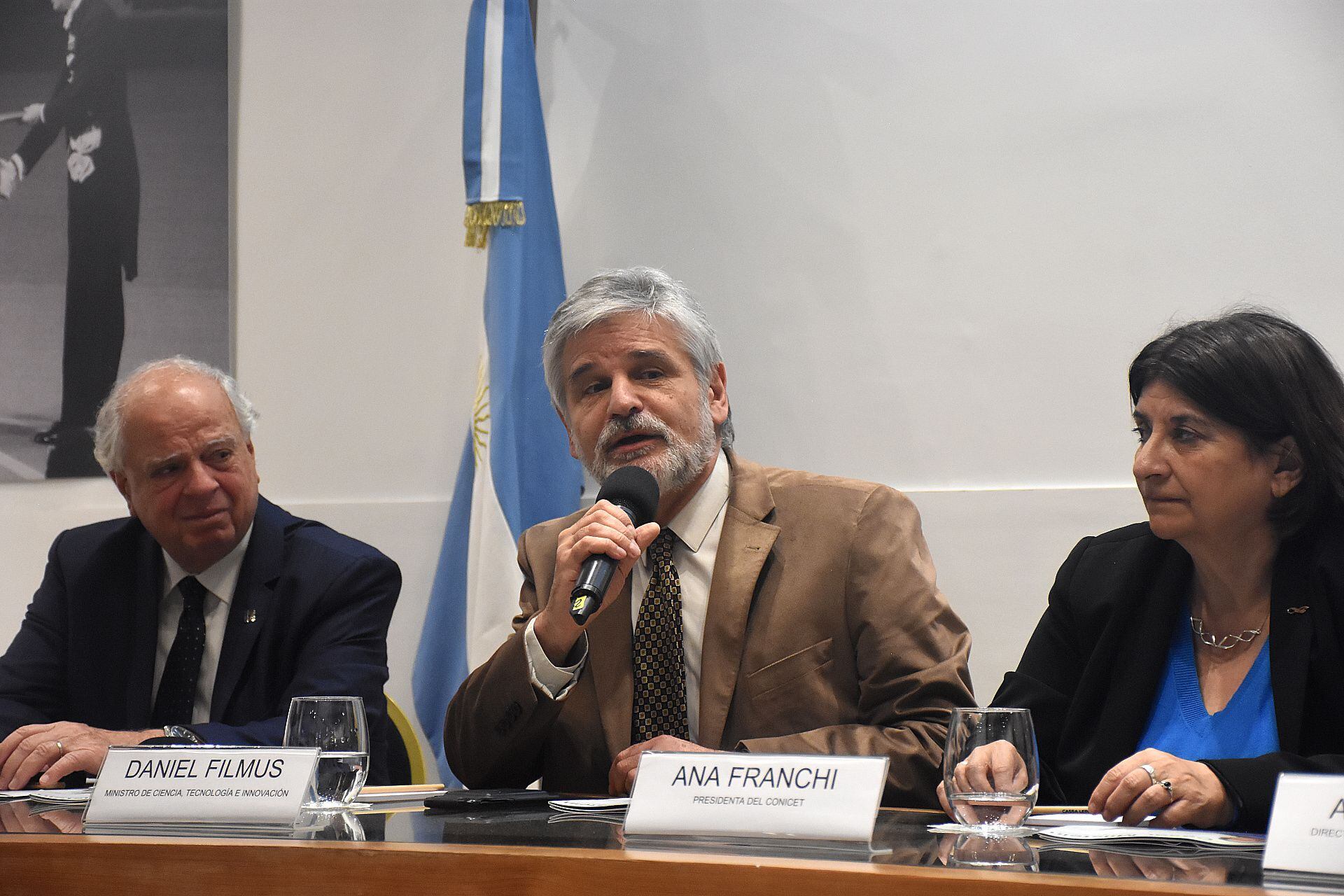 El ministro Filmus y Jorge Cassará encabezaron la ceremonia, junto a la titular del CONICET (Nicolas Stulberg)