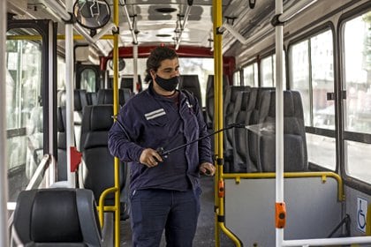 El transporte público sigue prohibido para todos los trabajadores que no sean considerados "esenciales".