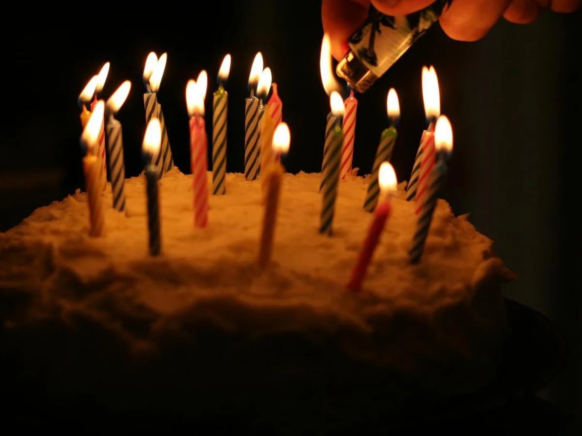 La Nota Curiosa: ¿De dónde proviene la tradición de soplar velas en los  cumpleaños? 