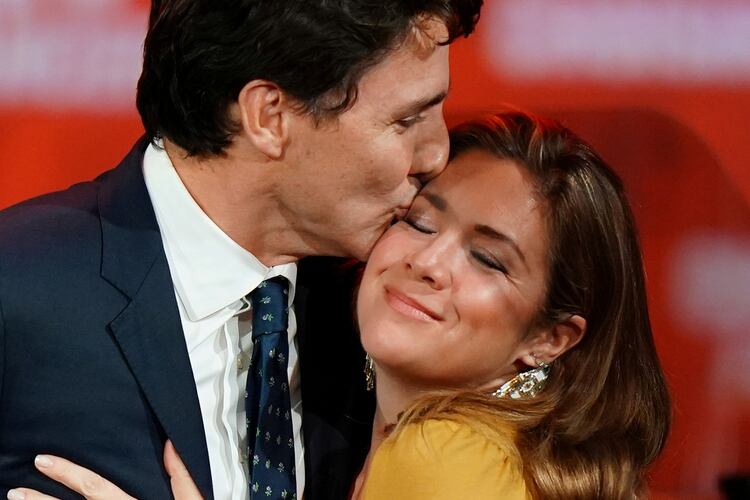 Justin Trudeau junto a su esposa Sophie Trudeau. REUTERS/Carlo Allegri/File Photo