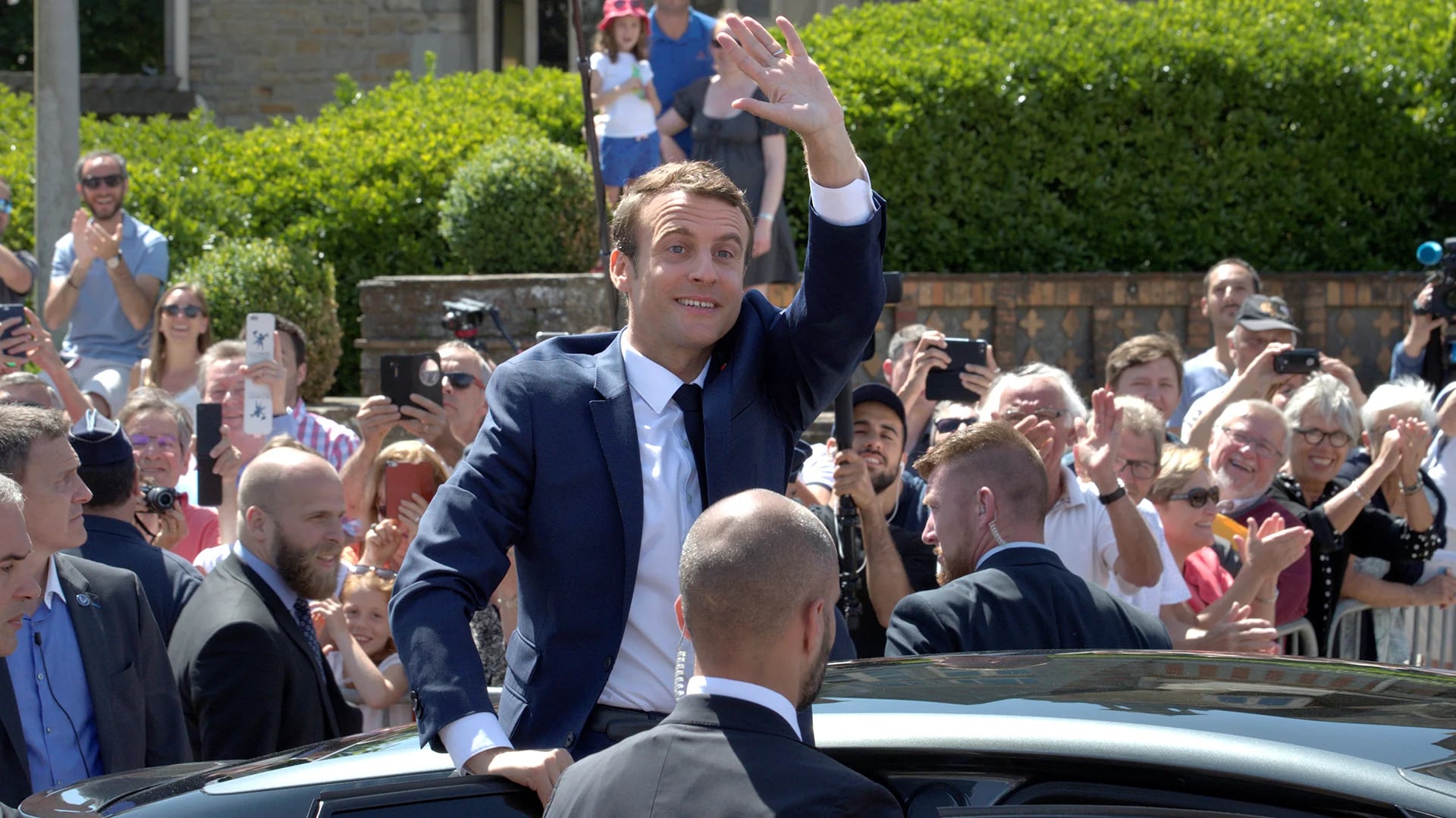El presidente Emmanuel Macron tras votar en las elecciones del domingo (Reuters)