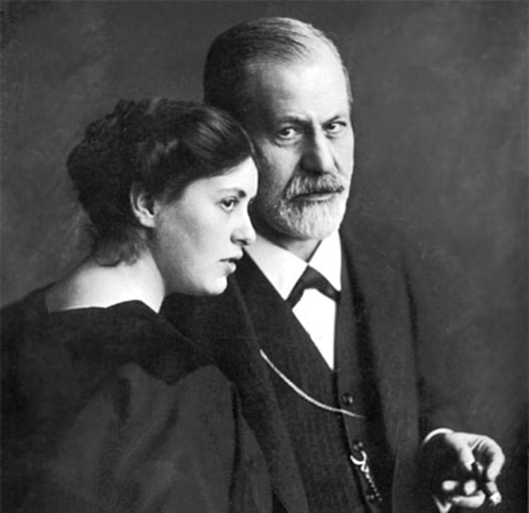 Sigmund Freud junto a su hija Sophie