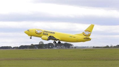 La compañía cuenta con aviones con su marca operados por transportistas de Brasil y México