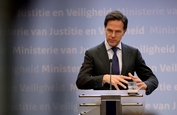 El primer ministro Mark Rutte habla en una conferencia de prensa en La Haya, el 19 de marzo (REUTERS/Eva Plevier/File Photo)