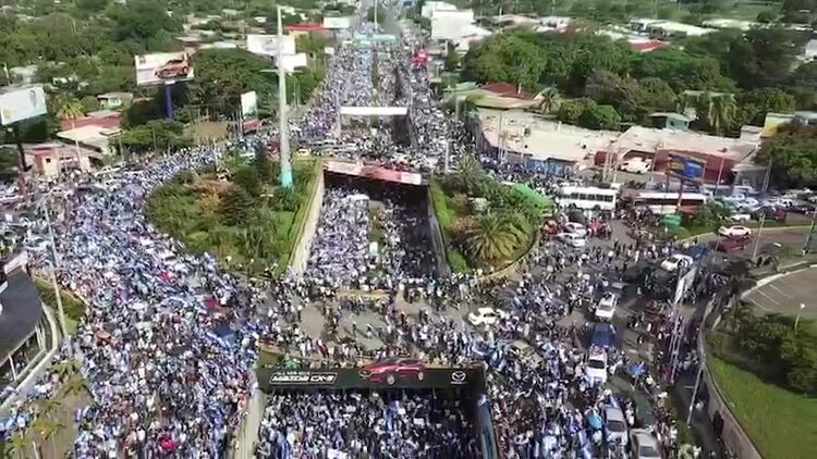 Una multitudinaria protesta contra Ortega