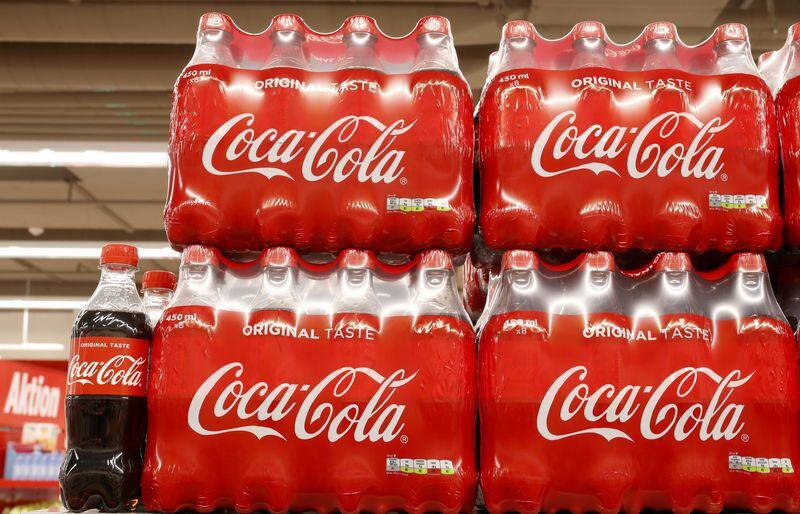 La impactante verdad detrás de la etiqueta de papel de las botellas de Coca-Cola (REUTERS)