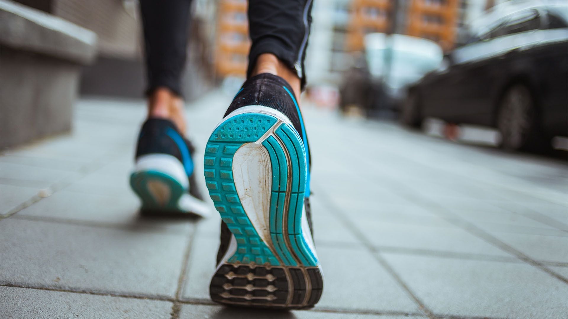 Caminar es otra actividad diaria que podría ser clave en la prevención de enfermedades cardíacas en la población general 
(Getty)