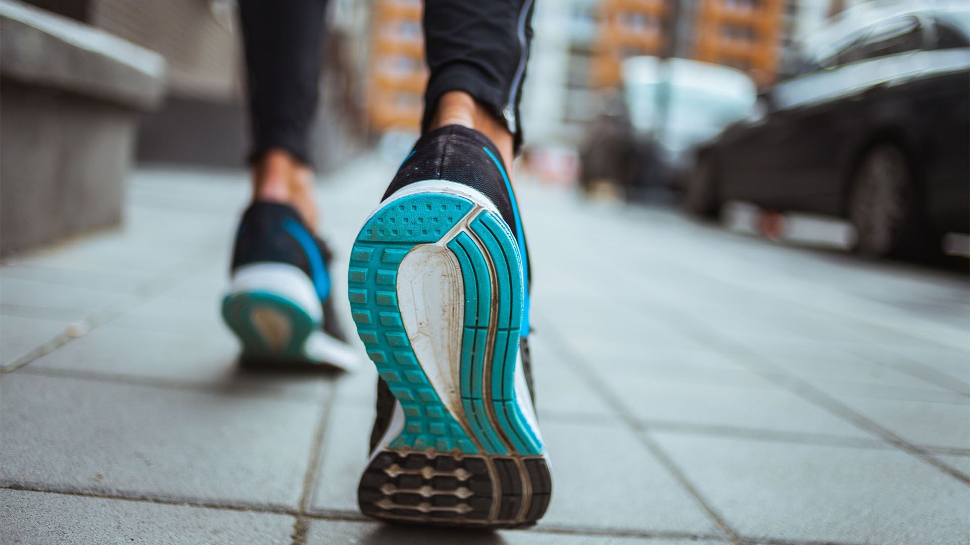 La Asociación Estadounidense del Corazón recomienda hacer una caminata diaria de 20 minutos (Getty)