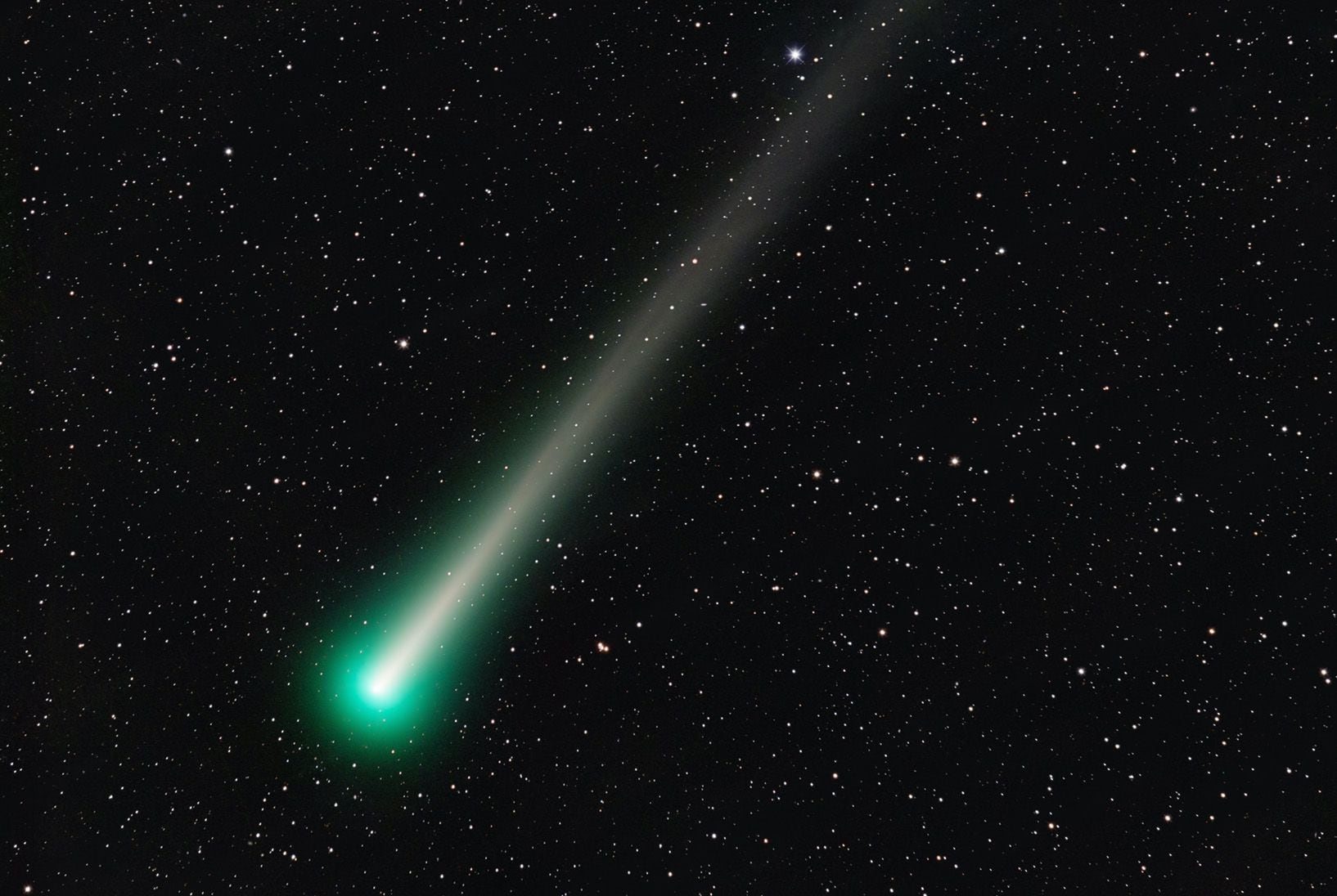 Комета в хабаровске сегодня. Комета c/2022 e3 (ZTF). Комета Понса. Комета Понса Брукса 2024.