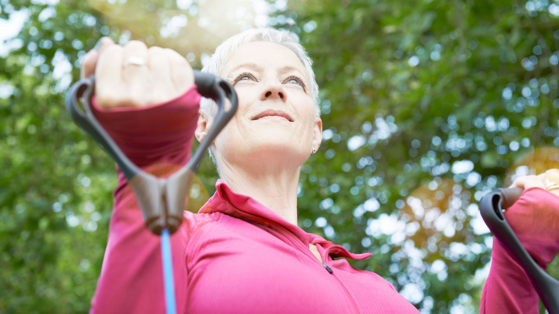 Realizar actividad física al aire libre ayuda a disminuir los síntomas de astenia primaveral (Getty)