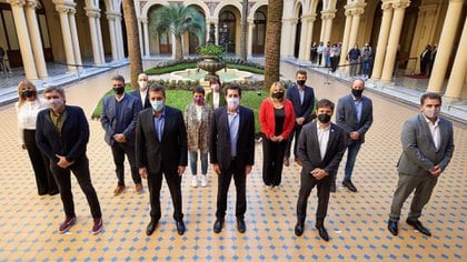 La foto de la reunión del martes pasado entre dirigentes opositores y oficialistas, y las versiones sobre un "principio de acuerdo" con el Gobierno por la fecha de las PASO causaron un conflicto interno en Juntos por el Cambio