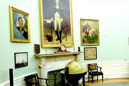 A la izquierda de Washington, el retrato de San Martín , en el salón oval de la Casa Blanca