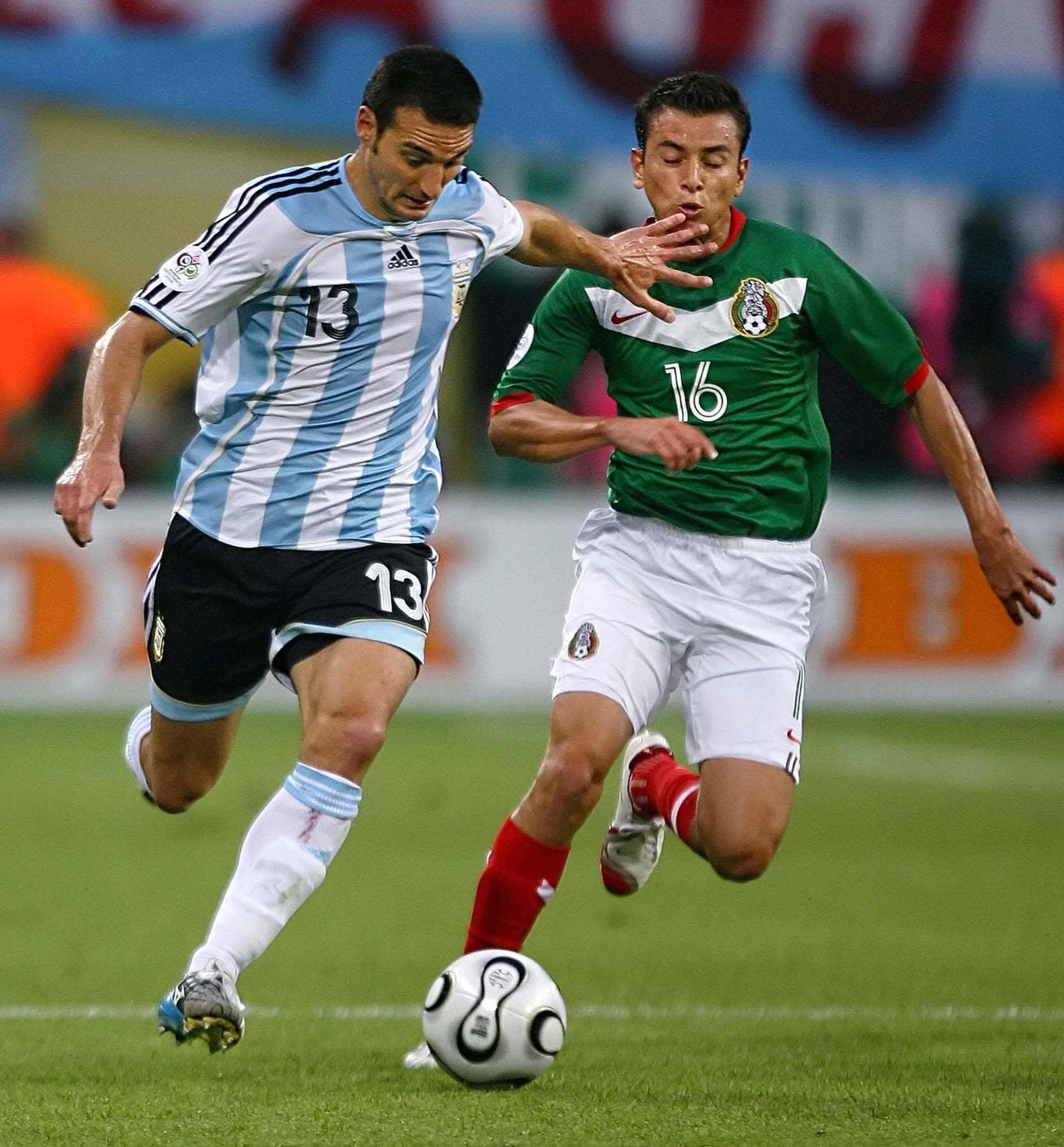 El último partido de Scaloni en la selección argentina como futbolista: los octavos del Mundial 2006 ante México (AFP PHOTO / OMAR TORRES)