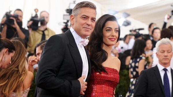 Clooney y Amal: Ã©l se declarÃ³ de rodillas en una cena romÃ¡ntica en su casa. TambiÃ©n se ocupÃ³ de cocinar la cena: âpasta con una salsa impresionanteâ, confesÃ³ el actorÂ  (Foto: AP)