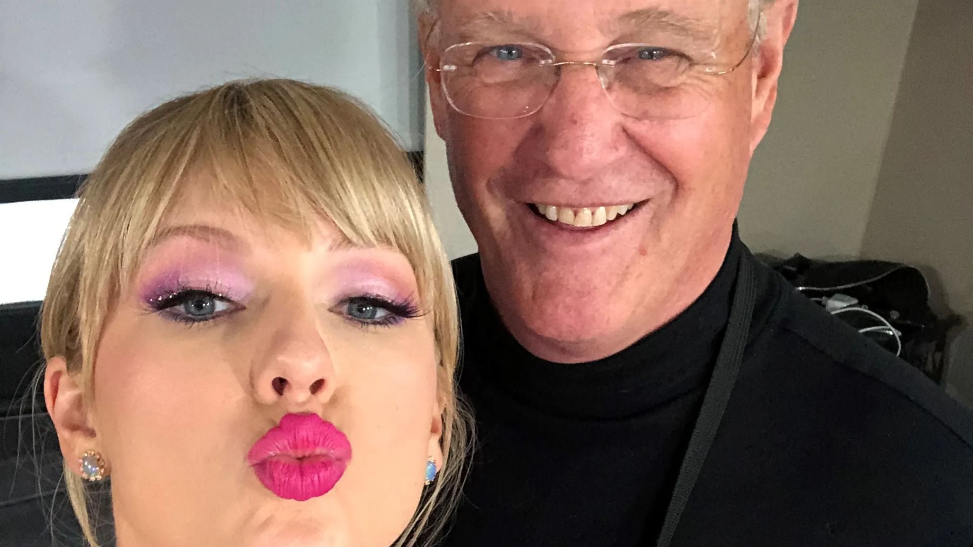 El papá de Taylor Swift abandonó Australia después de ser denunciado por  agredir a un fotógrafo - Infobae
