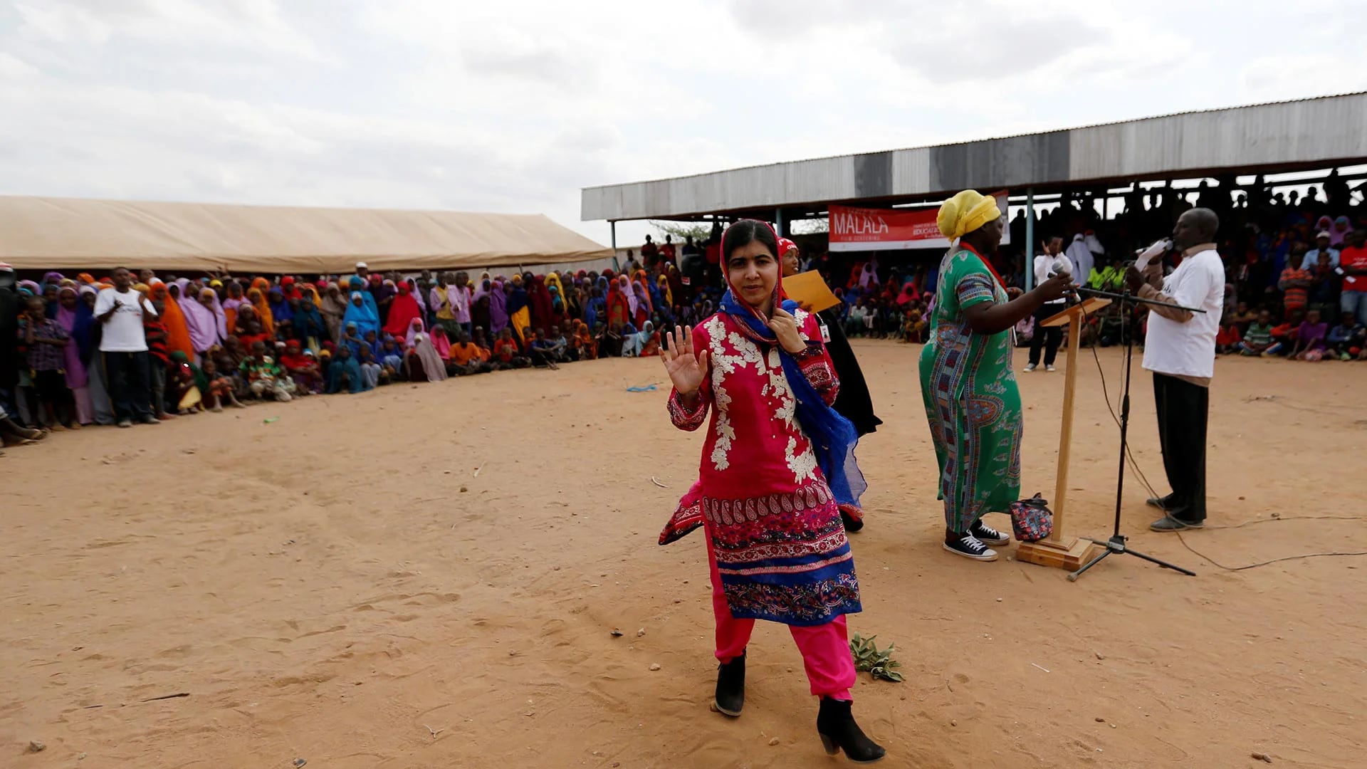 La Nobel de la Paz recorrió el mayor campo de refugiados del mundo (Reuters)