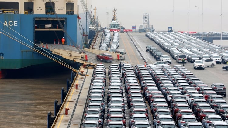 El comercio exterior de automotores registró en mayo un déficit de 13.562 unidades, con exportaciones por apenas 3.225 máquinas y 16.780 importados entregados a la red de concesionarias