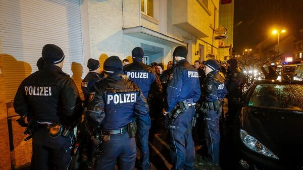 La policía alemana realizó varios allanamientos el martes por la madrugada (AFP)