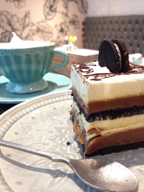 La especialidad de la casa, torta doble Oreo (Le Ruelle)