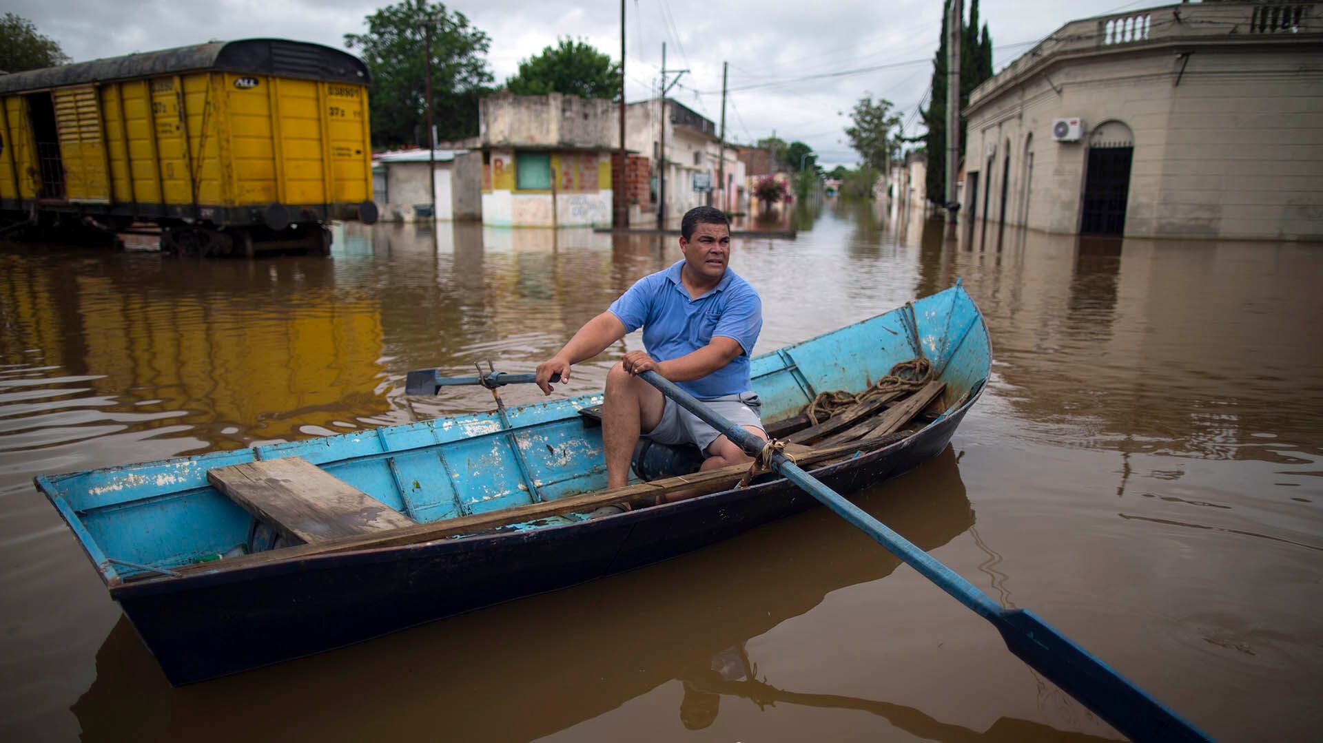 El Niño consiste en el aumento de las temperaturas del mar en el Océano Pacífico ecuatorial. Otros factores climáticos pueden interferir en su influencia y hacer que haya o no un aumento de lluvias en Sudamérica. A su vez las condiciones previas del suelo son un factor que también condiciona el riesgo de inundaciones (AFP)