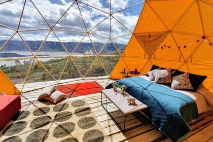 Vista de los glamping de 'Bajo el Cielo Glamping' en Guatavita. Foto: Bajo el Cielo Glamping.