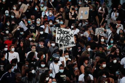 Participantes de la manifestación en París (REUTERS/Gonzalo Fuentes)