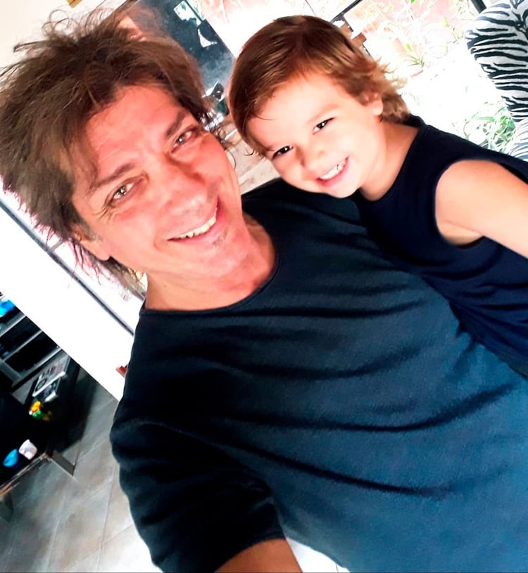 Gustavo junto a su hijo Pedro (Instagram @gustavoguillenok)