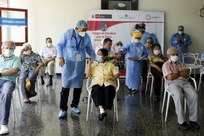 Campaña de vacunación contra el coronavirus en Perú. MARIANA BAZO / ZUMA PRESS / CONTACTOPHOTO
