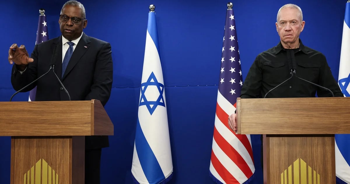 Durante una visita in Israele, il capo del Pentagono ha affermato che gli Stati Uniti continueranno a sostenere Tel Aviv “per liberare tutti gli ostaggi”.