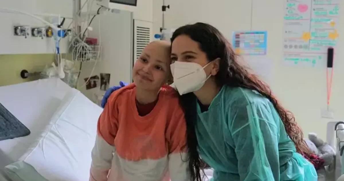 Rosalía visits children and young people with cancer at Sant Joan de Déu Hospital in Barcelona