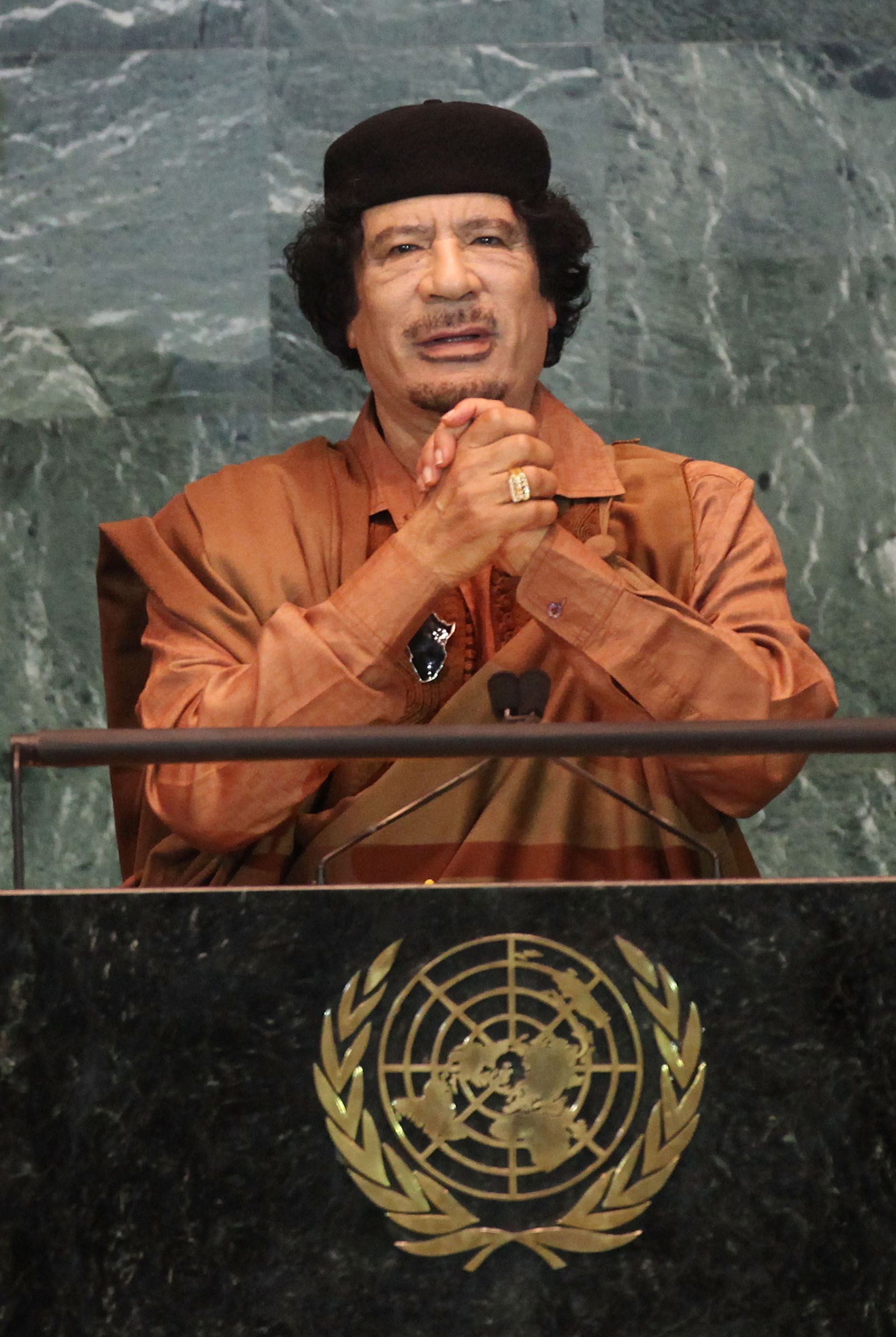 El líder libio pronuncia un discurso ante la Asamblea General de las Naciones Unidas en la sede de la ONU. sede el 23 de septiembre de 2009 en la ciudad de Nueva York. Gadafi no había visitado la ONU desde que asumió el poder en 1969 (Mario Tama/Getty Images)