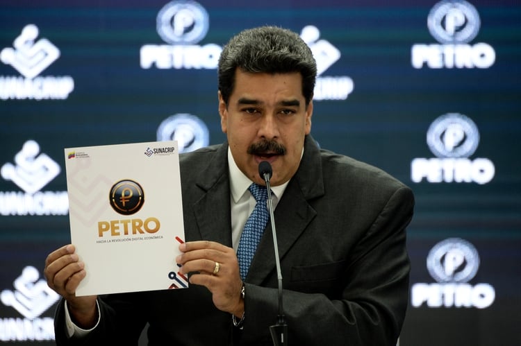 Maduro no ha logrado sembrar la confianza en el Petro (AFP PHOTO / Federico PARRA)