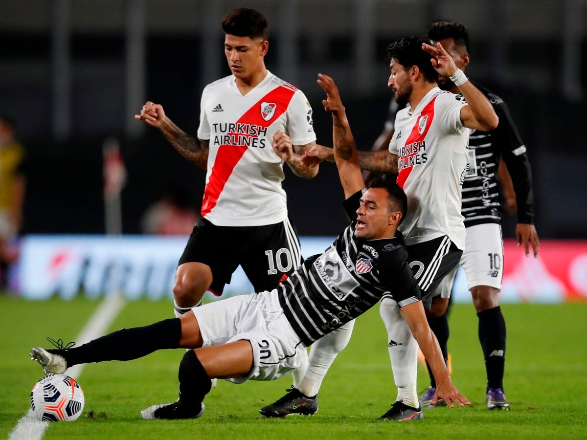 2-1. River Plate vence a Junior y lidera el grupo D junto a Fluminense - Infobae
