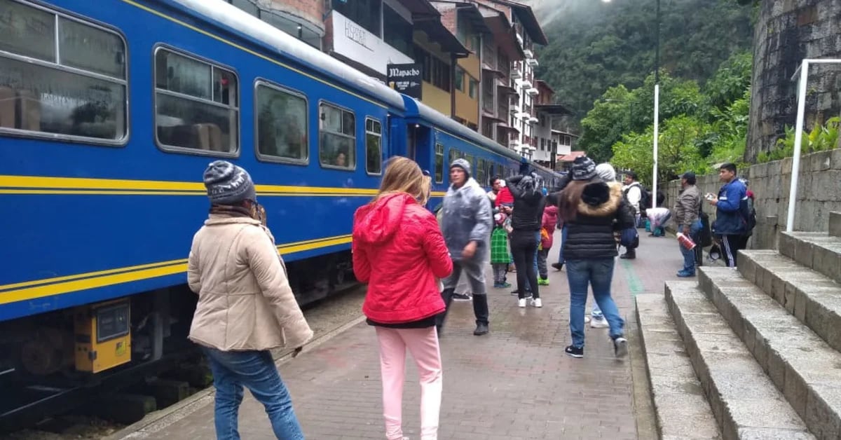 Situation in Machu Picchu worsens: 2,000 tourists stranded, railways still blocked