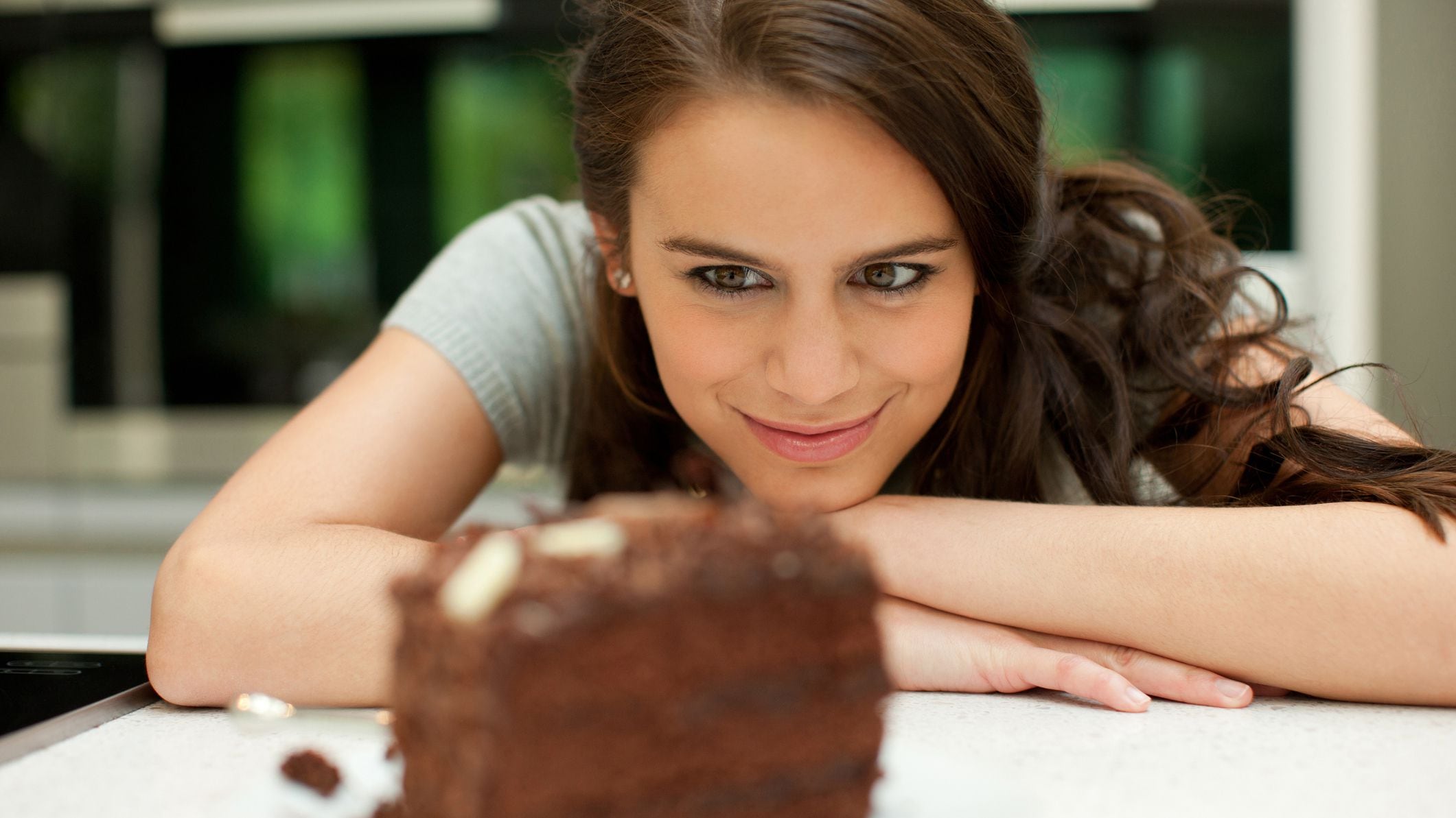 En muchas personas la relación con la comida involucra factores hormonales y emocionales (Getty)