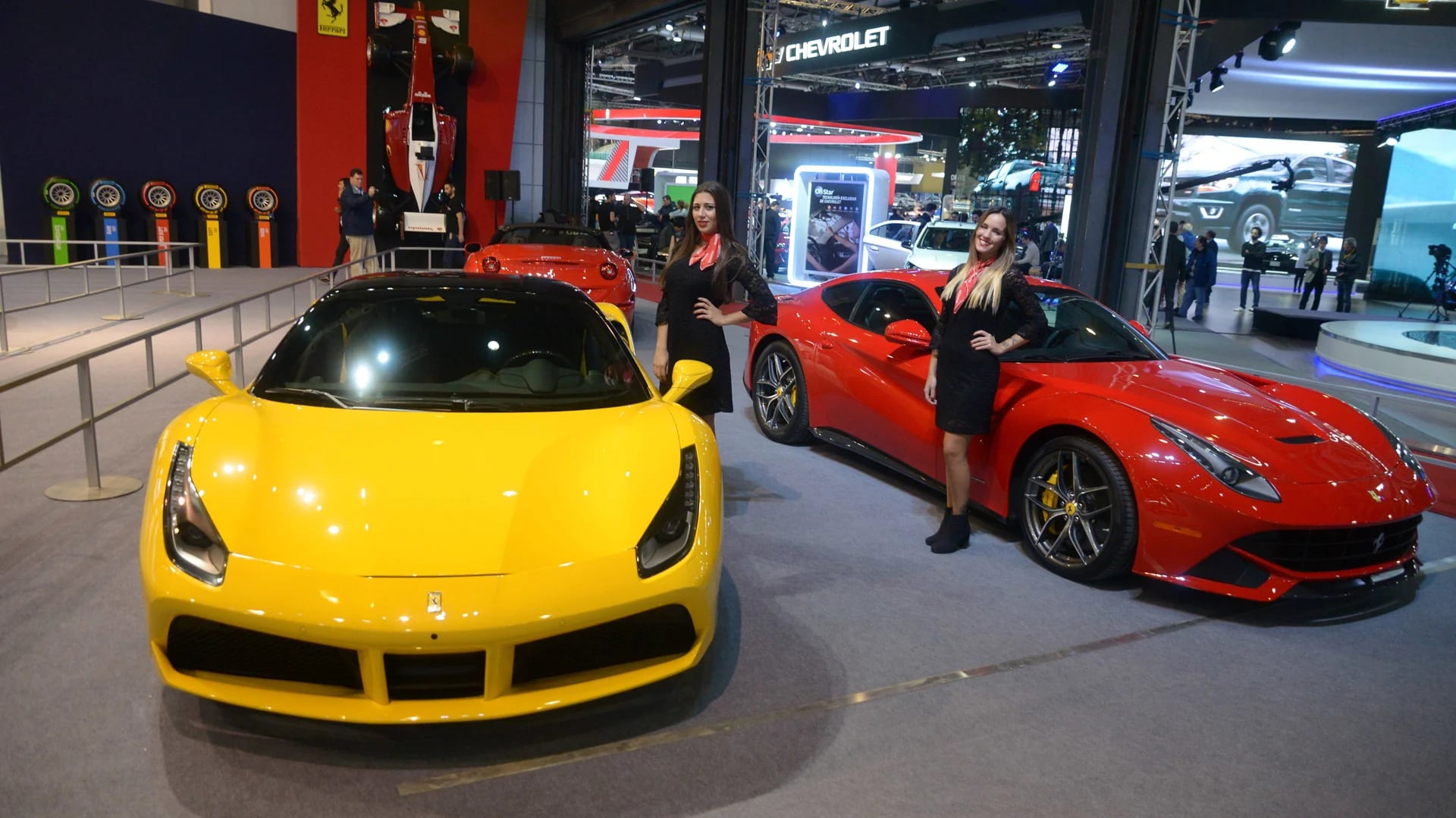 La trilogía Ferrari: los tres autos más caros del país juntos en el mismo stand (Enrique Abatte)