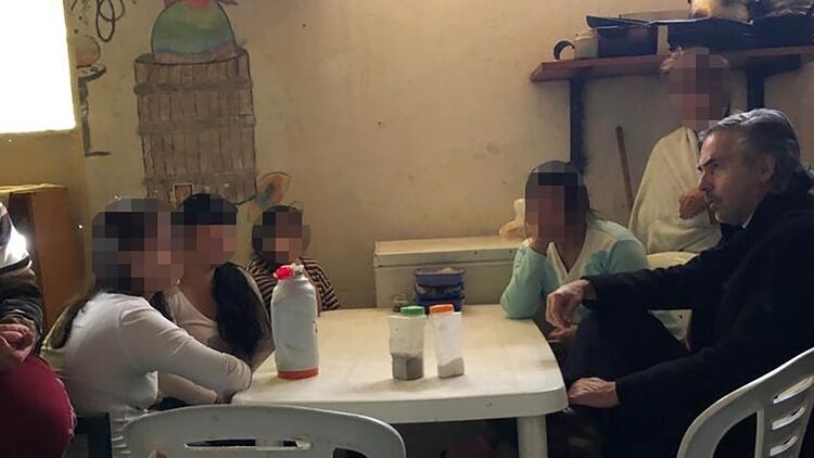 Muchas de las presas conviven en los penas con sus hijos recién nacidos