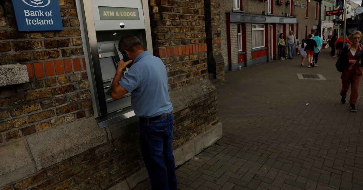 “Denaro gratuito” in Irlanda: a causa di un problema tecnico, una banca ha consentito ai clienti di prelevare contanti da più