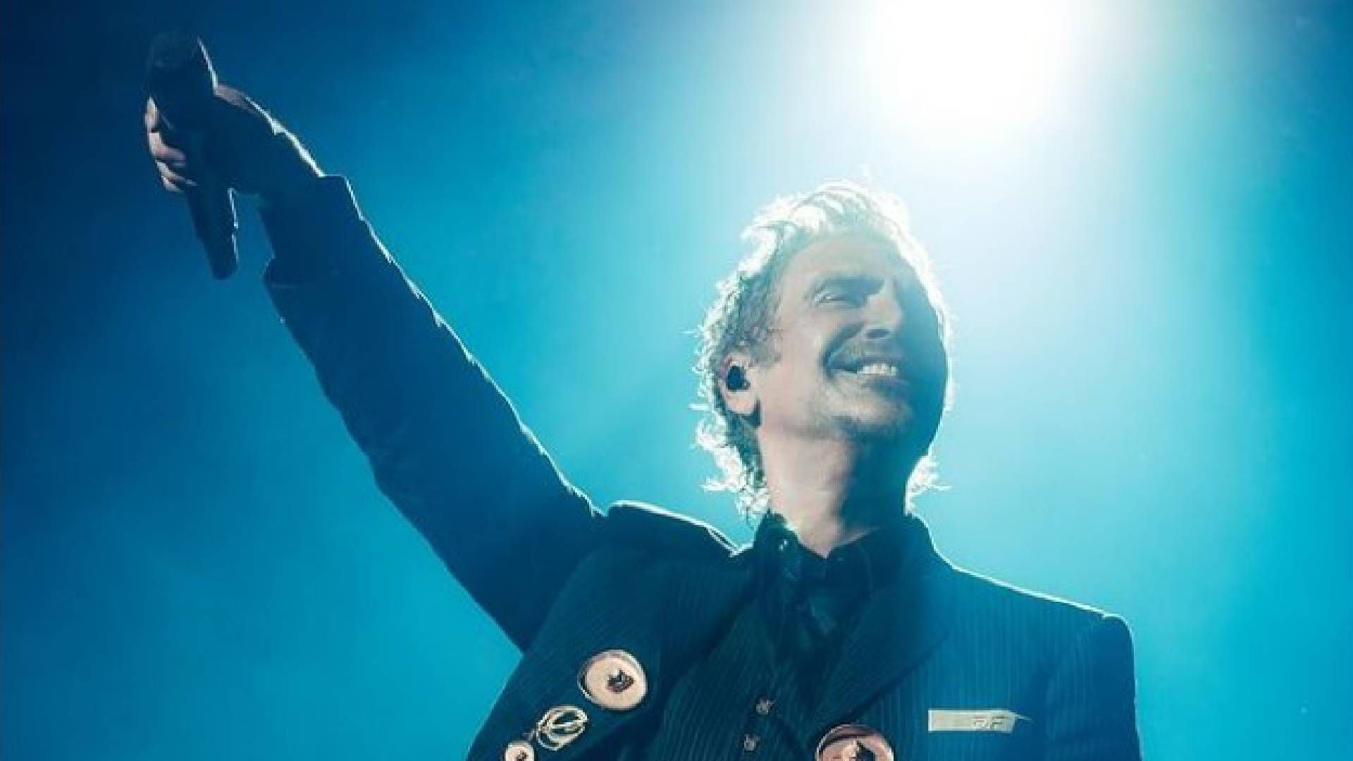 Alejandro Fernández se presentó ante un público poco motivado. (Foto: Instagram@alexoficial)