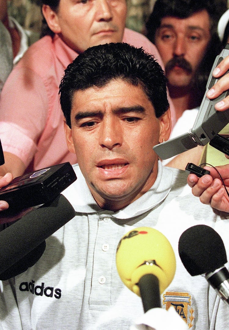 Maradona en Dallas después de su doping positivo en 1994. (Foto MIKE NELSON / AFP)