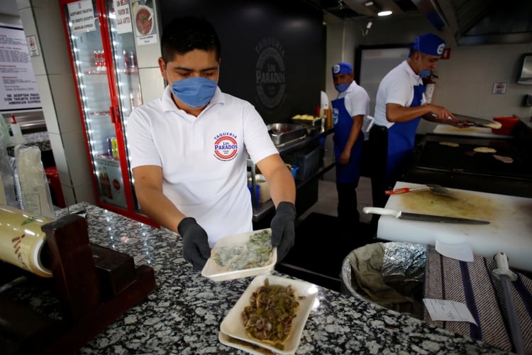 Un vendedor de comida en la CDMX (Foto: REUTERS/Gustavo Graf)