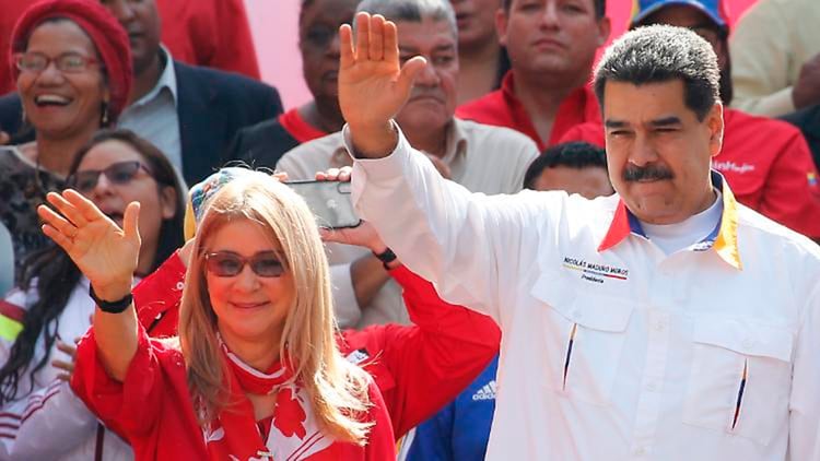 Maduro junto a su esposa, Cilia Flores, que se hace llamar 