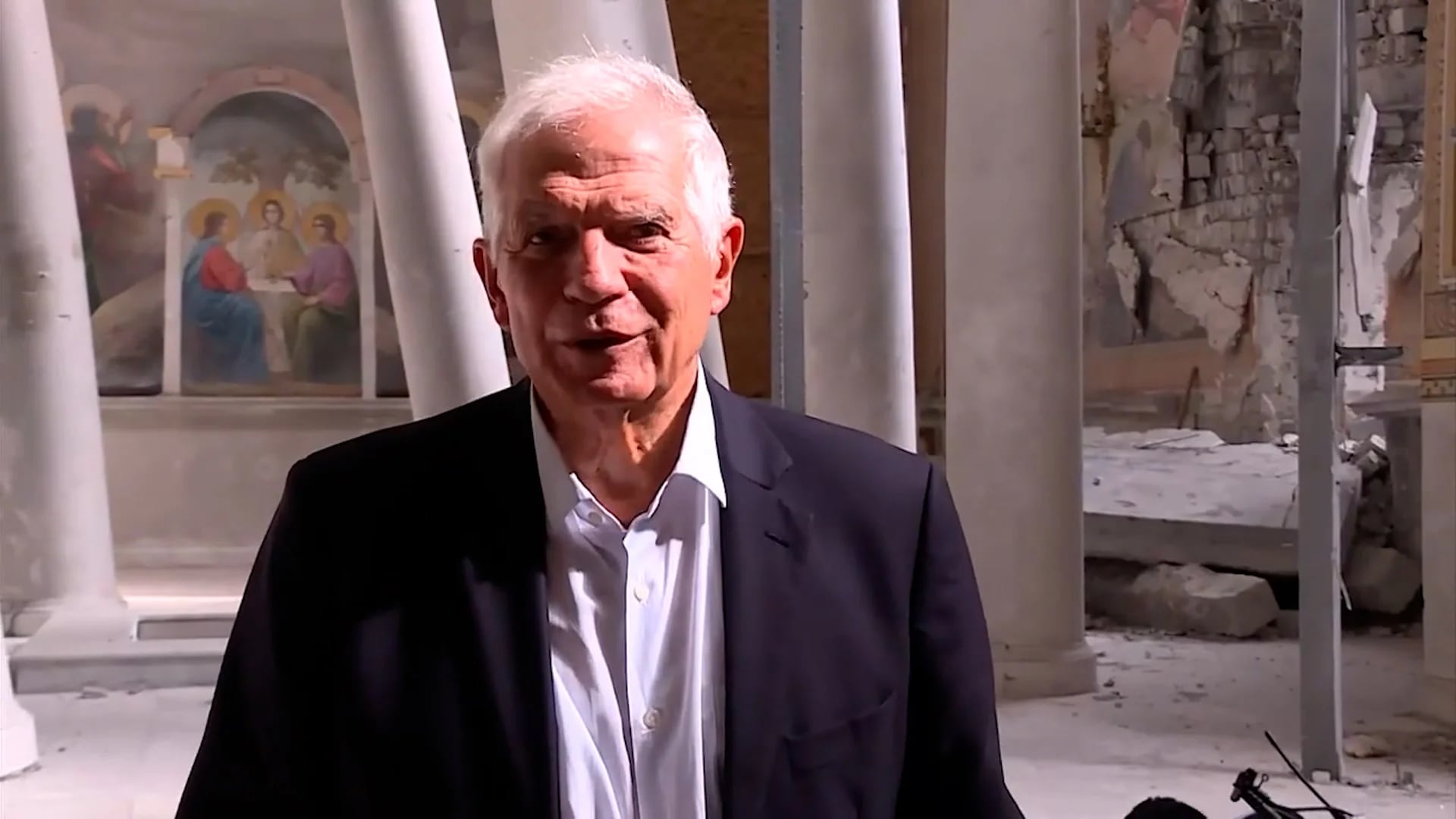 Josep Borrell viajó por sorpresa a Ucrania y visitó la catedral de la Transfiguración de Odesa