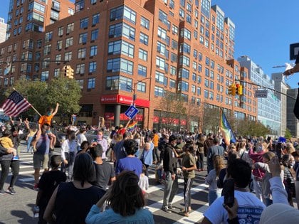 El barrio de Brooklyn salió a la calle para festejar la victoria de Joe Biden sobre Donald Trump. REUTERS/Jonathan Oatis
