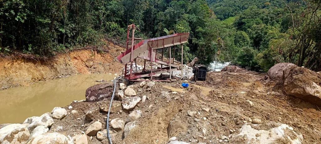 Cierran 16 minas ilegales e incautan material minero en Caldas