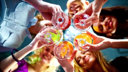 La capacidad de recuperarse de una noche de mucha ingesta de alcohol se reduce después de los 30 (Shutterstock)