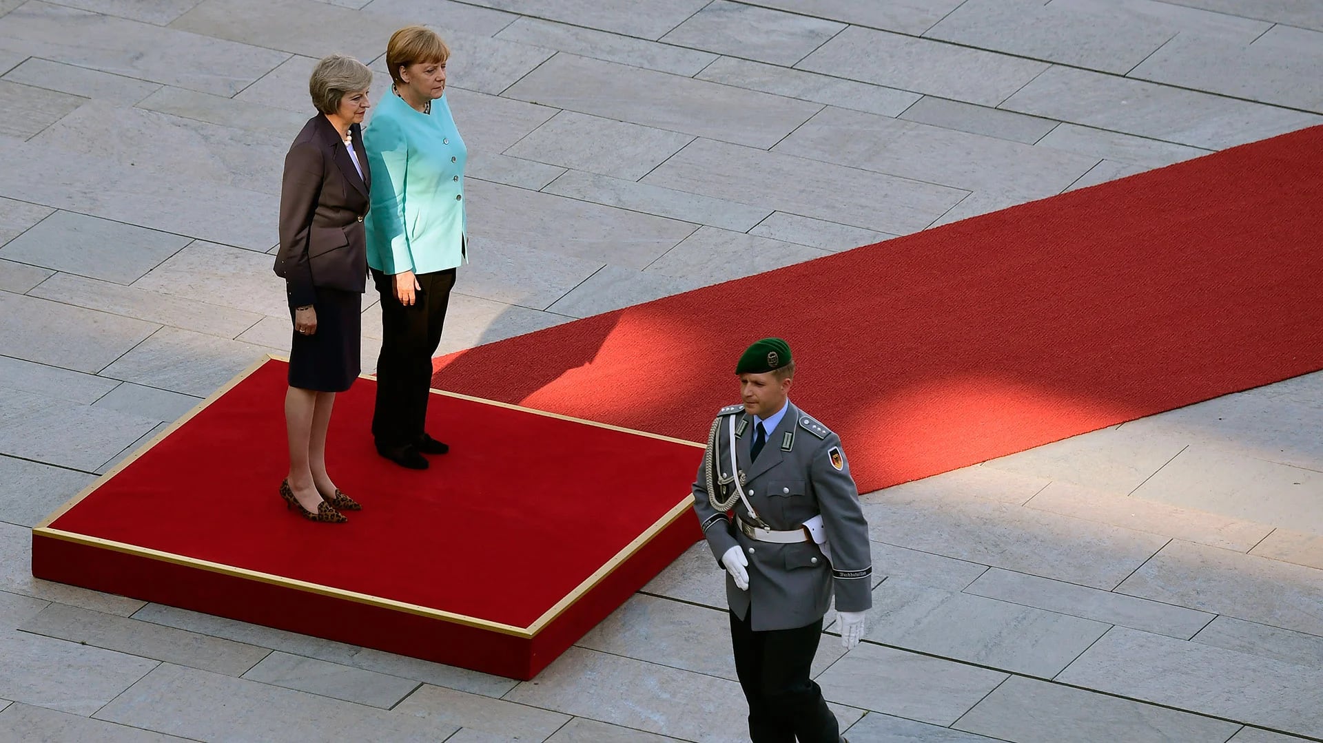 La primera ministra británica, Theresa May, junto con la canciller alemana, Angela Merkel (AFP)