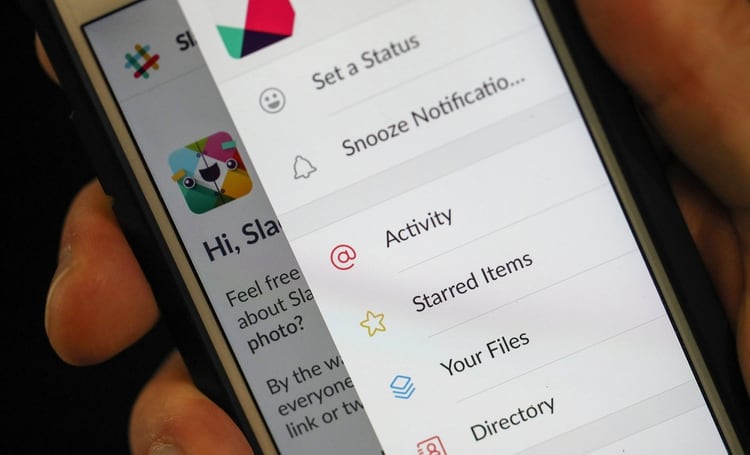 Slack está disponible para versión desktop y mobile. 