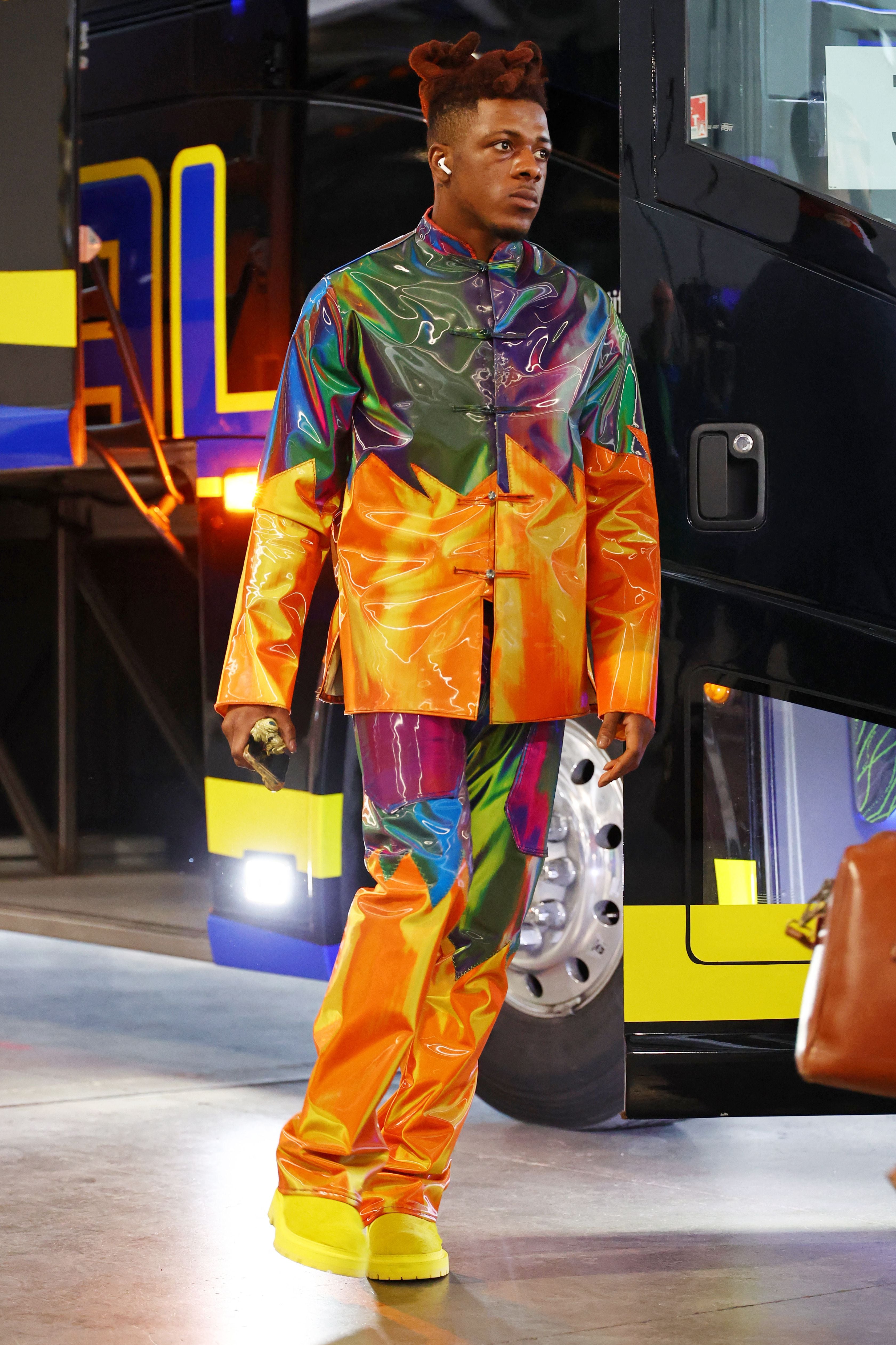 El profesional de Kansas City Chiefs, Richie James, eligió un vistoso look para el Super Bowl, con tonos de naranja que no pasan desapercibidos /Mark J. Rebilas-USA TODAY Sports