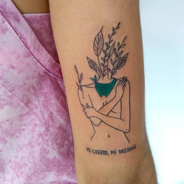 El tatuaje de Ailín: “Mi cuerpo, mi decisión” (@flavtattoo)